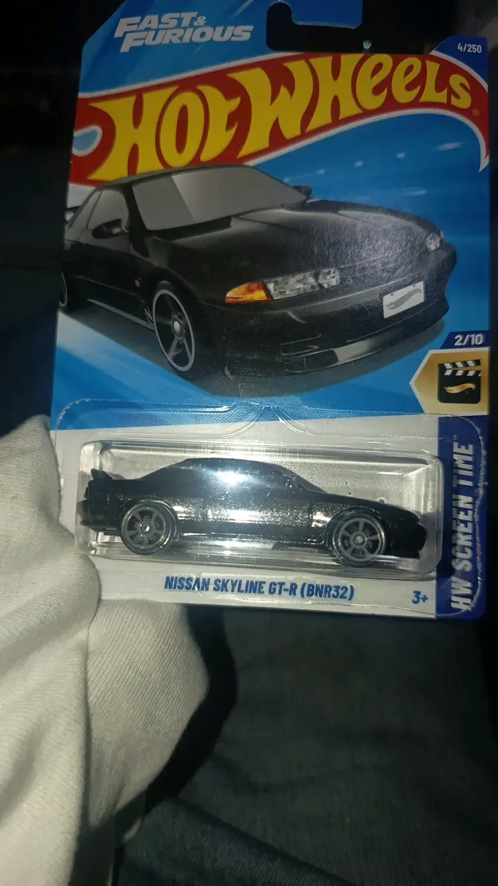 Hot Wheels Nissan Skyline GT-R - 1