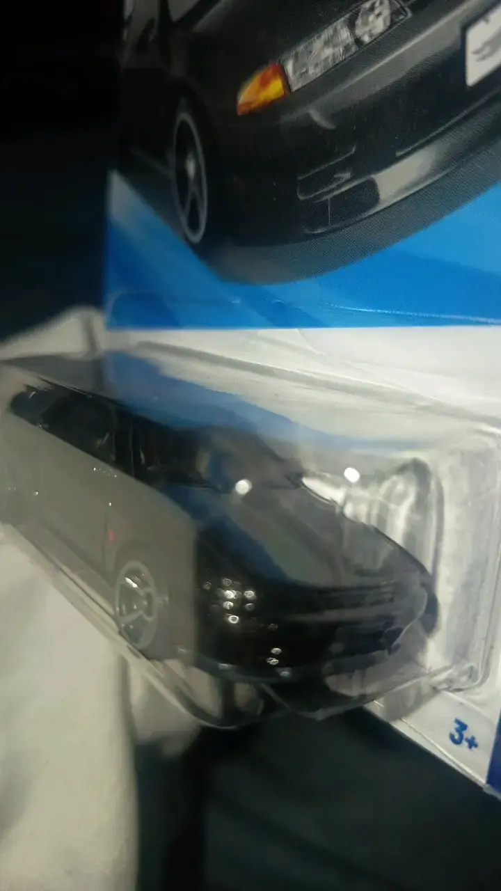 Hot Wheels Nissan Skyline GT-R - 2