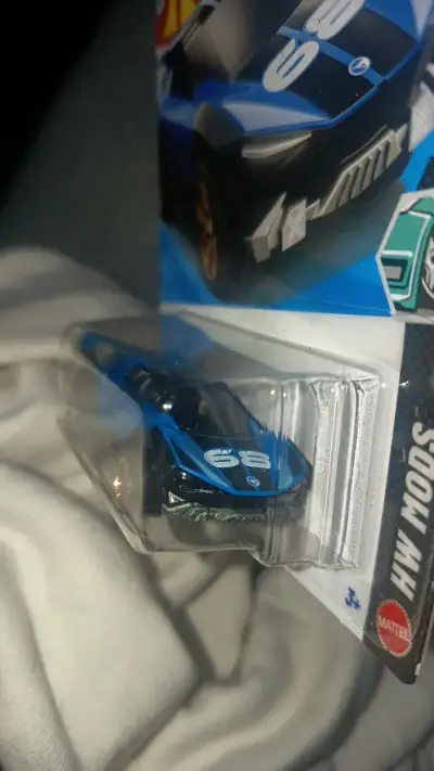 Hot Wheels Amaru GTC azul metálico - miniatura 2