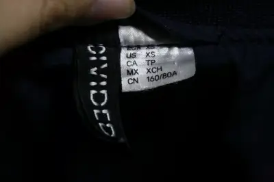 Chaqueta varsity Azul marino con mangas blancas - miniatura 4