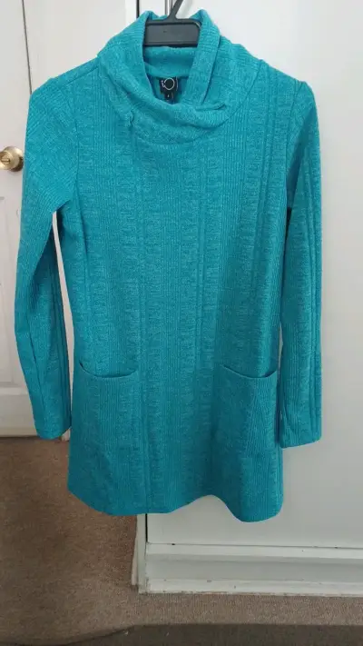 Vestido de lana turquesa con cuello alto - miniatura 1
