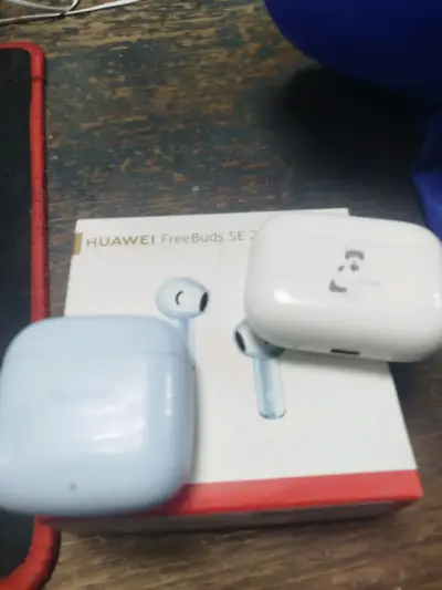 Solo cargador Huawei FreeBuds SE 2 Audifo y otro - miniatura 1