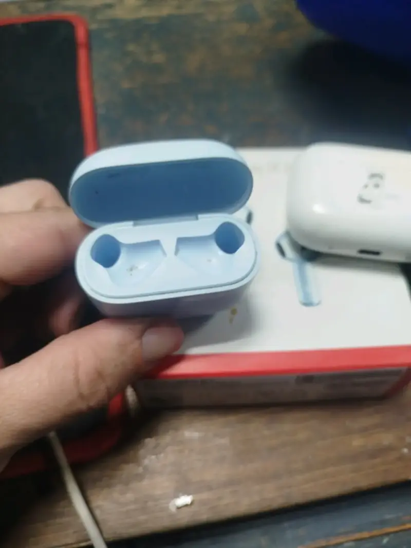 Solo cargador Huawei FreeBuds SE 2 Audifo y otro - 2