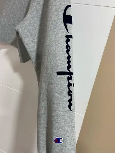 Polerón gris Champion con logo bordado - miniatura 3