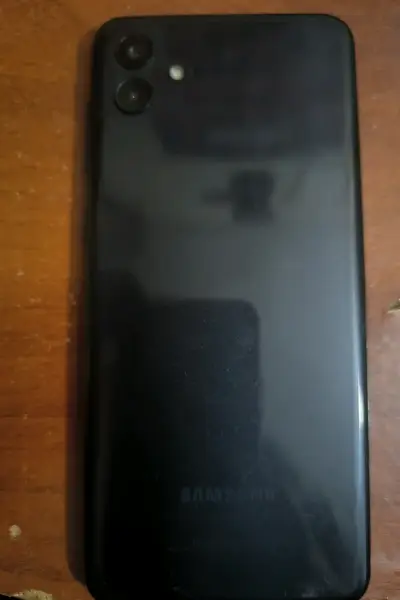 Smartphone Samsung Galaxy A04 en buen estado - miniatura 3