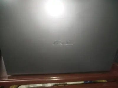 Laptop ASUS no prende - miniatura 2