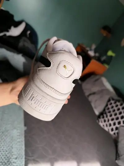 Zapatillas Puma blancas con logo negro - miniatura 2