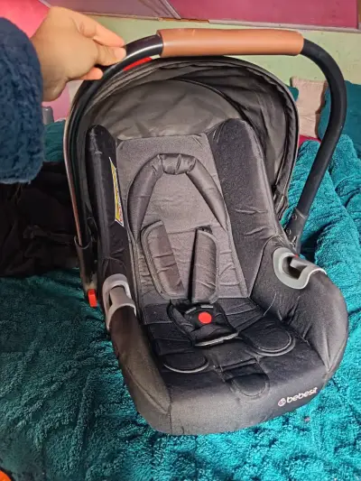 Silla de auto Bebesit negra para bebé - miniatura 1