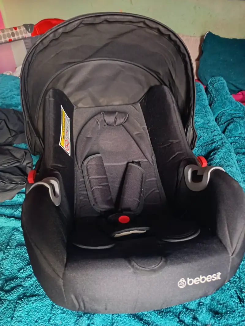 Silla de auto Bebesit negra para bebé - 2