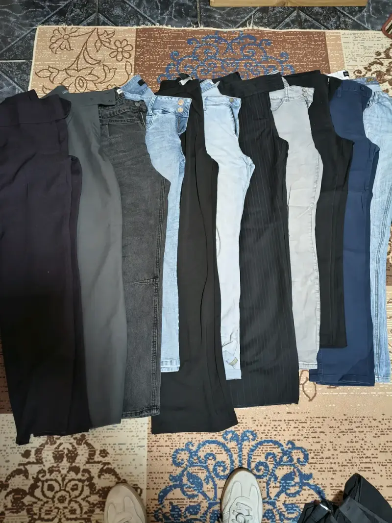 Lote de pantalones de mezclilla y tela variados