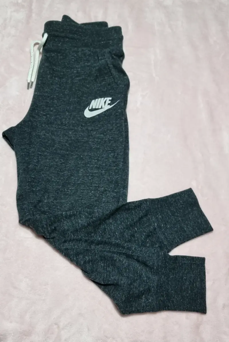 Conjunto deportivo Nike gris oscuro - 2