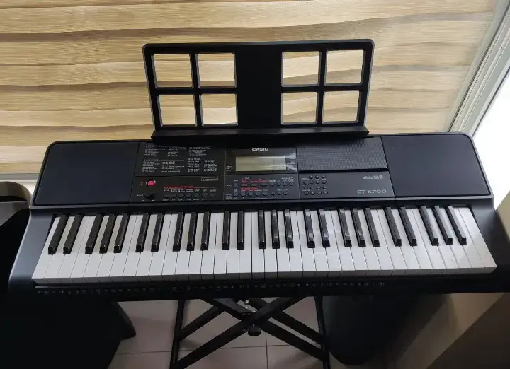Teclado Casio CTK-700 con soporte - 1