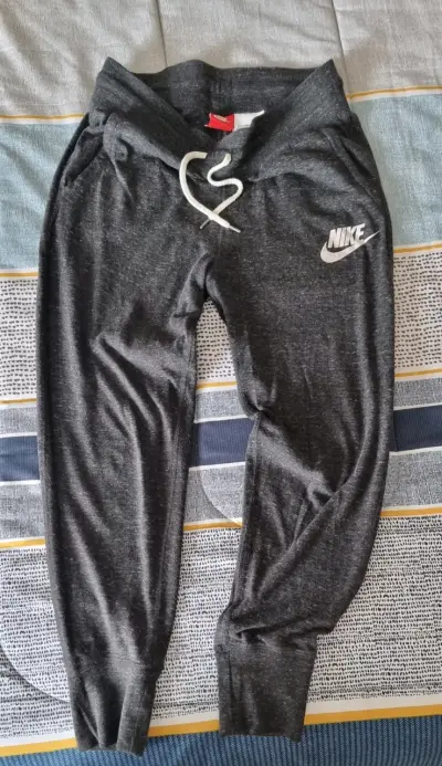 Conjunto deportivo Nike gris oscuro - miniatura 4