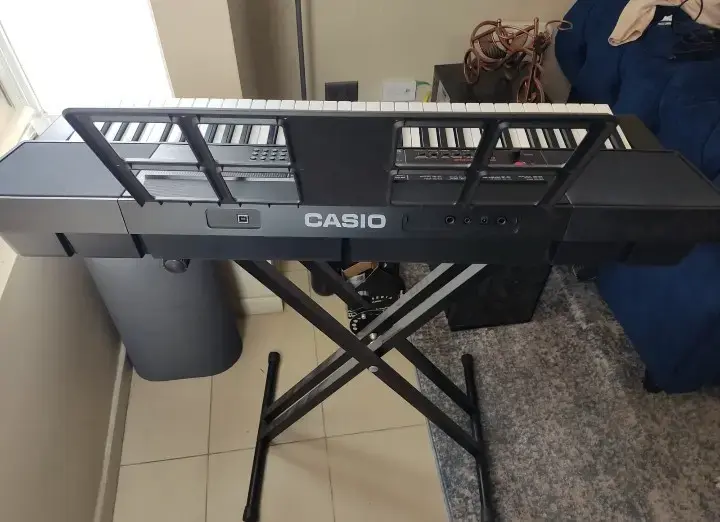 Teclado Casio CTK-700 con soporte - 2