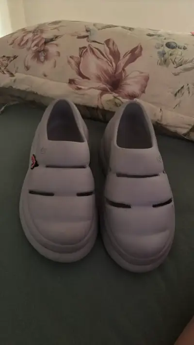 Zapatillas de descanso unisex color lila - miniatura 1
