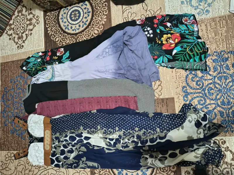 Lote de vestidos estampados y lisos