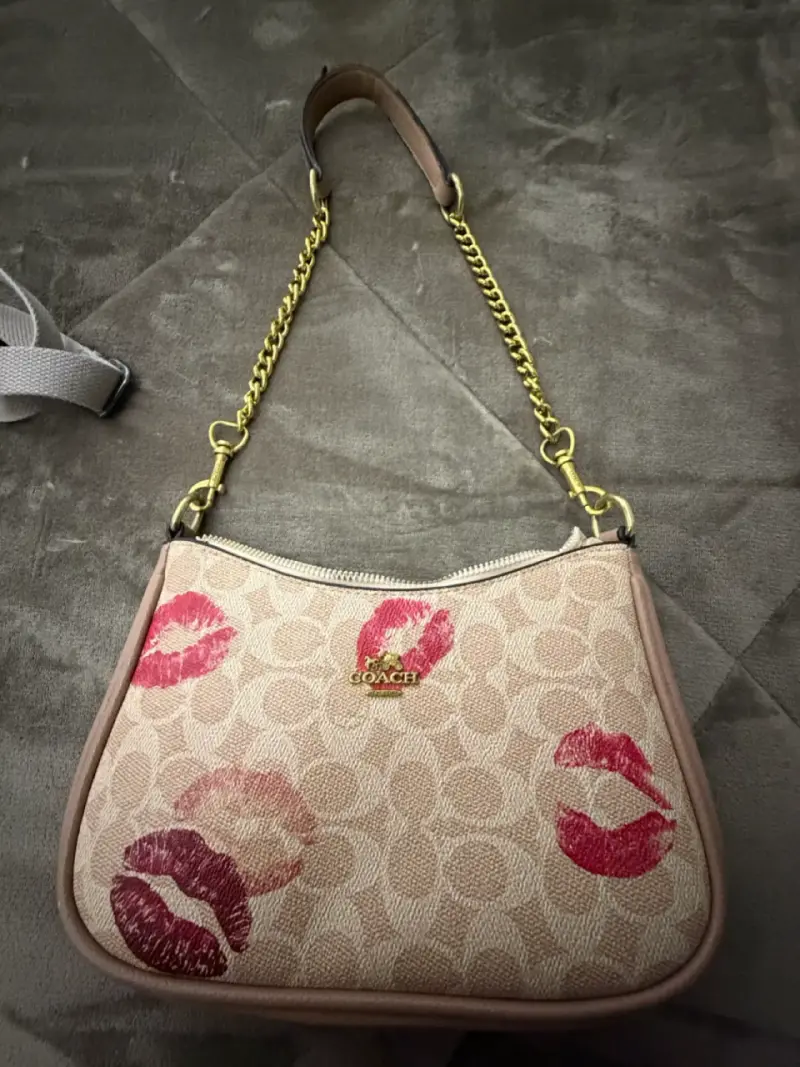 Cartera Coach con estampado de labios - 1