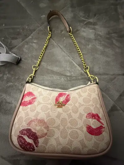 Cartera Coach con estampado de labios - miniatura 1
