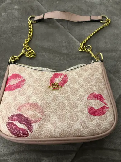 Cartera Coach con estampado de labios - miniatura 3