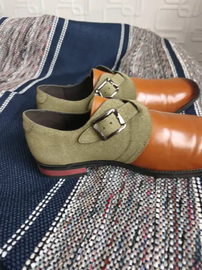 Zapatos de vestir bicolor con hebilla - miniatura 2