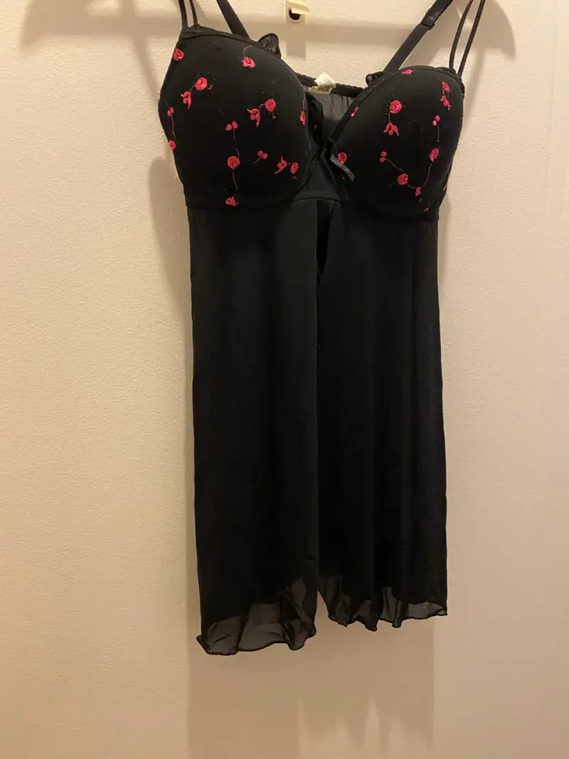 Babydoll negro con bordado de rosas - 3