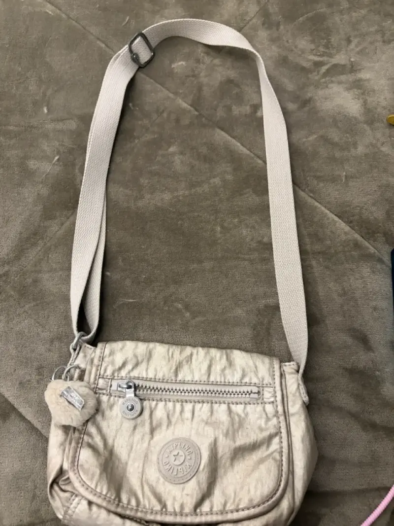 Bandolera Kipling beige con cierre frontal - 1