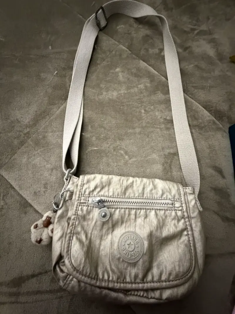 Bandolera Kipling beige con cierre frontal - 3
