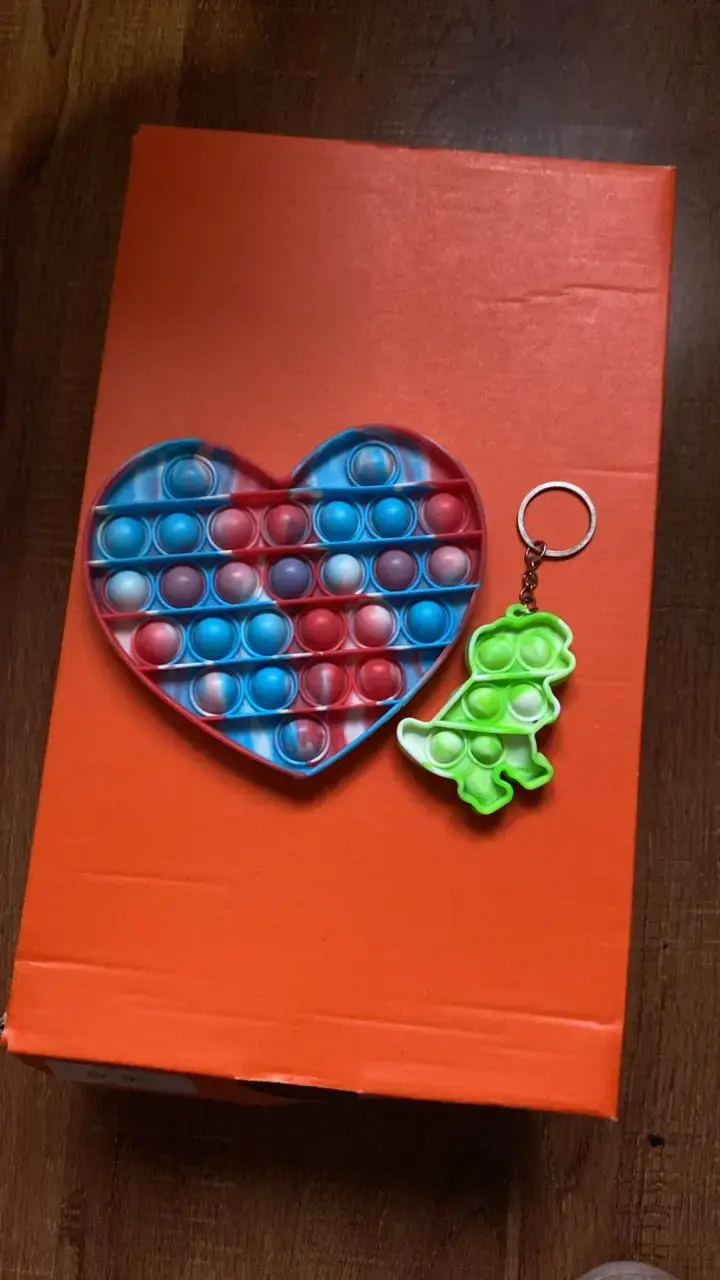 Set de juguetes Pop It corazón y llavero