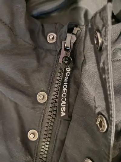 Parka DC negra con capucha para hombre - miniatura 3