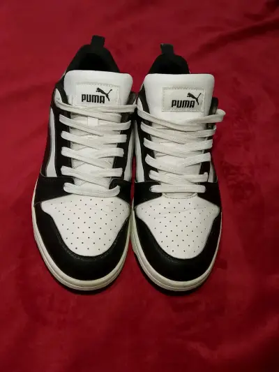 Zapatillas Puma blancas y negras deportivas - miniatura 3