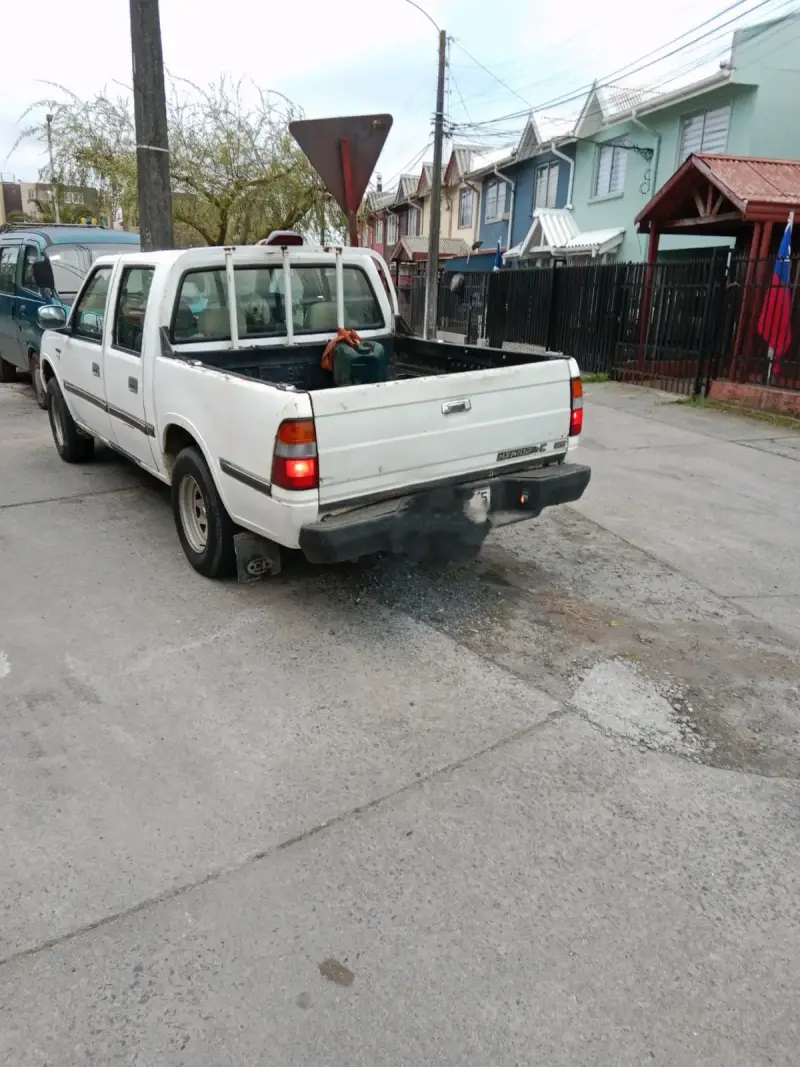 Camioneta pickup doble cabina blanca - 2