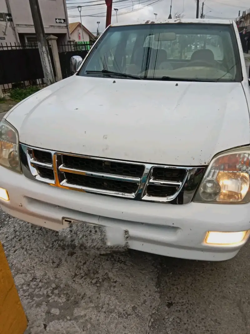 Camioneta pickup doble cabina blanca - 4