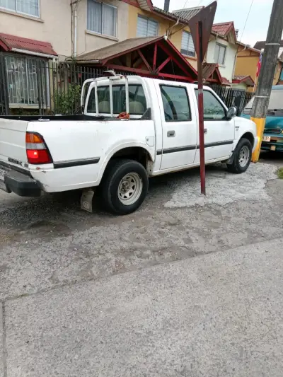 Camioneta pickup doble cabina blanca - miniatura 5