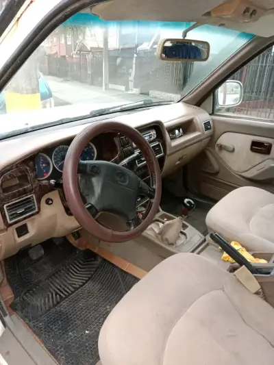 Camioneta pickup doble cabina blanca - miniatura 6