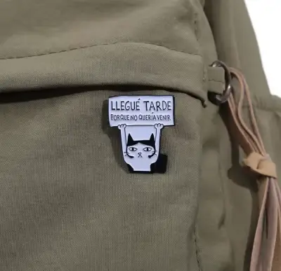Pin de gato divertido "Llegué tarde" - miniatura 1