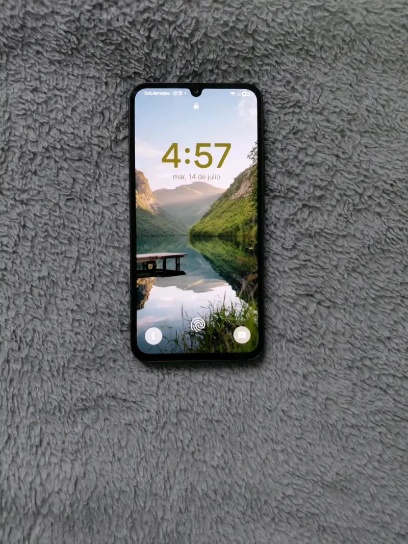Smartphone con pantalla grande y diseño moderno - 1