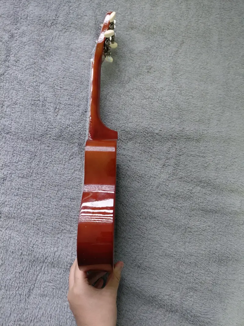 Ukulele acústico de madera color natural - 2