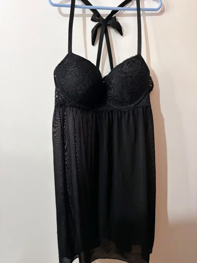 Babydoll negro de encaje elegante