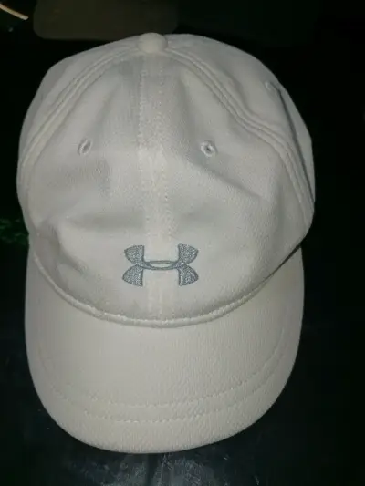 Gorra Under Armour blanca deportiva - miniatura 1