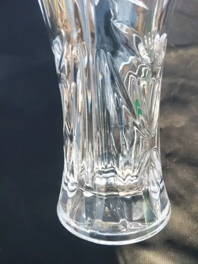 Florero de cristal tallado elegante - miniatura 4