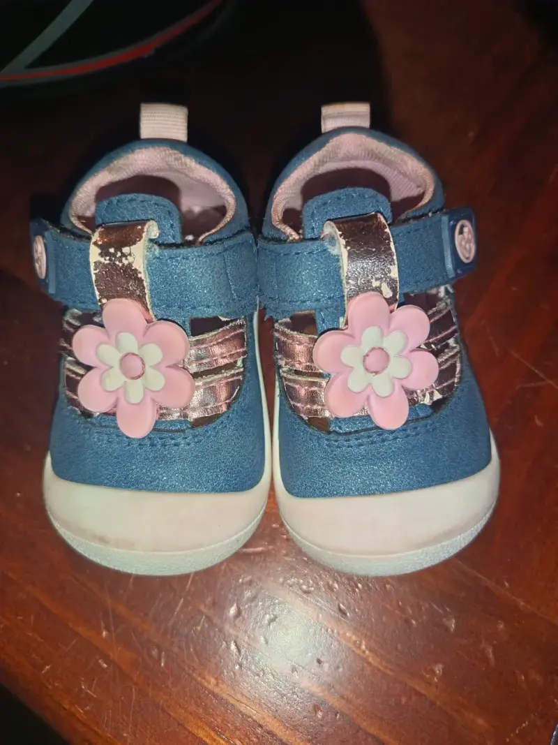 Zapatos de bebé azul con flor rosa - 1