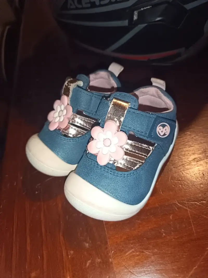 Zapatos de bebé azul con flor rosa - 2