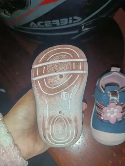 Zapatos de bebé azul con flor rosa - miniatura 3