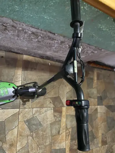 Scooter eléctrico Uber Scoot S300 verde - miniatura 3