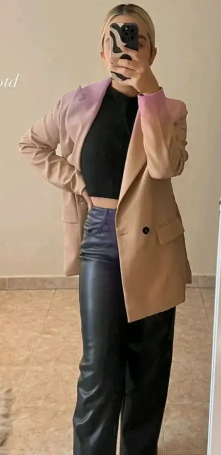 Blazer beige elegante para mujer