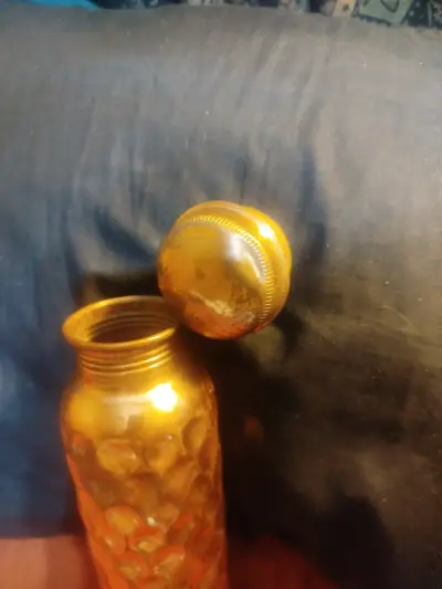 Botella de cobre con diseño hexagonal - miniatura 3