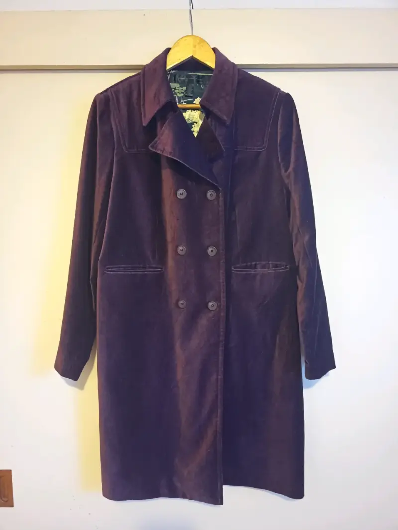 Abrigo de terciopelo morado