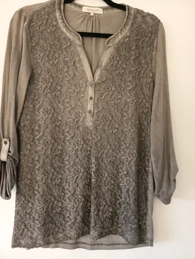 Blusa gris con encaje Tatienne - miniatura 1