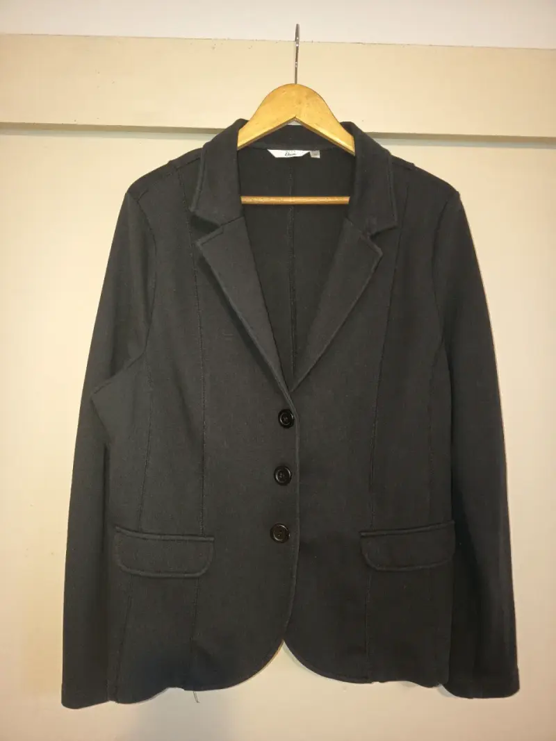 Blazer negro de mujer con botones
