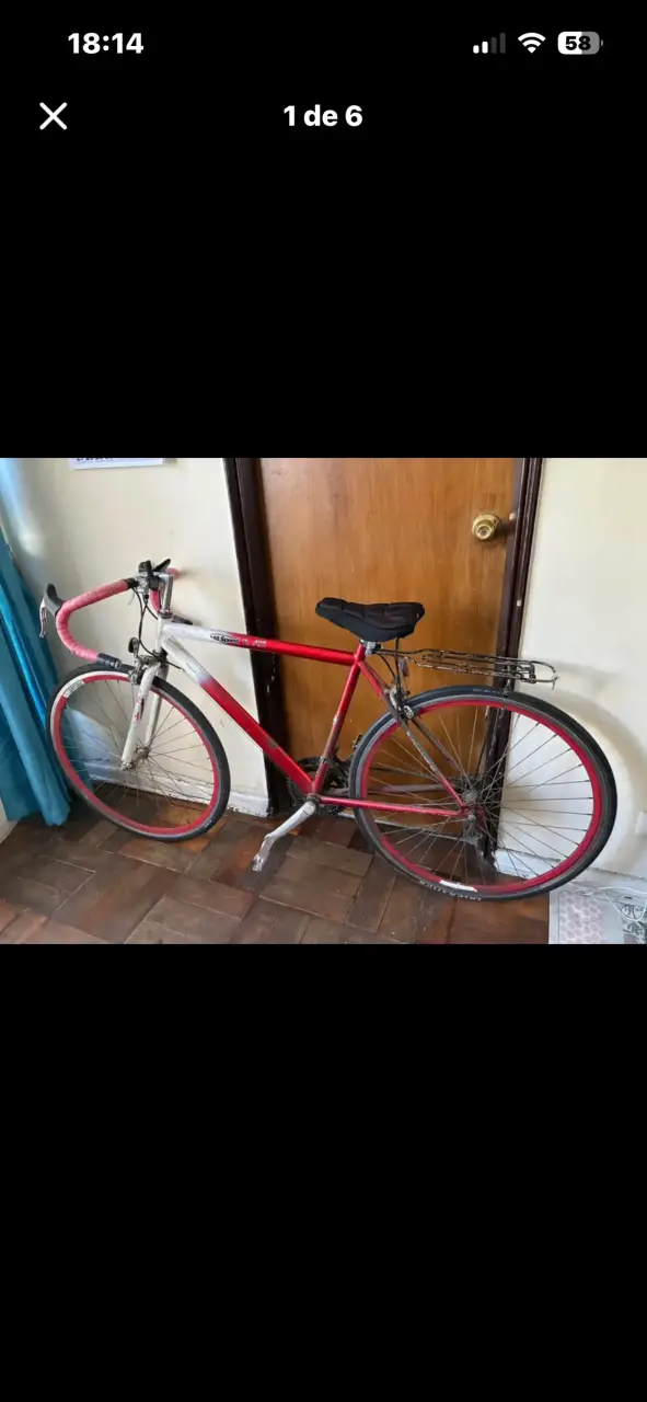 Bicicleta de carretera roja con portaequipajes - 3
